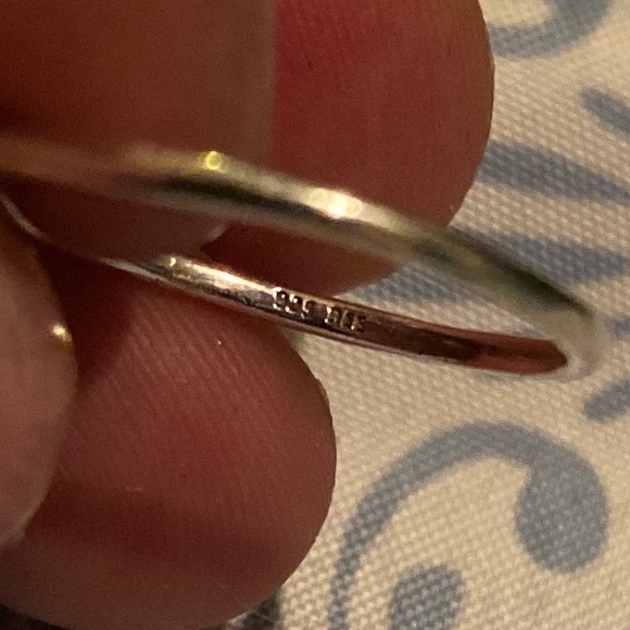 STERLING SILVER: Simple V-cut ring - Picture 5 of 5